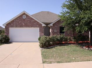 240 Chesterfield Cir, Waxahachie, TX 75165