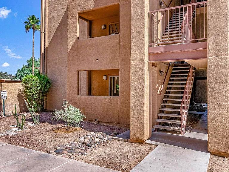 1810 E Blacklidge Dr #409 — Photo 4