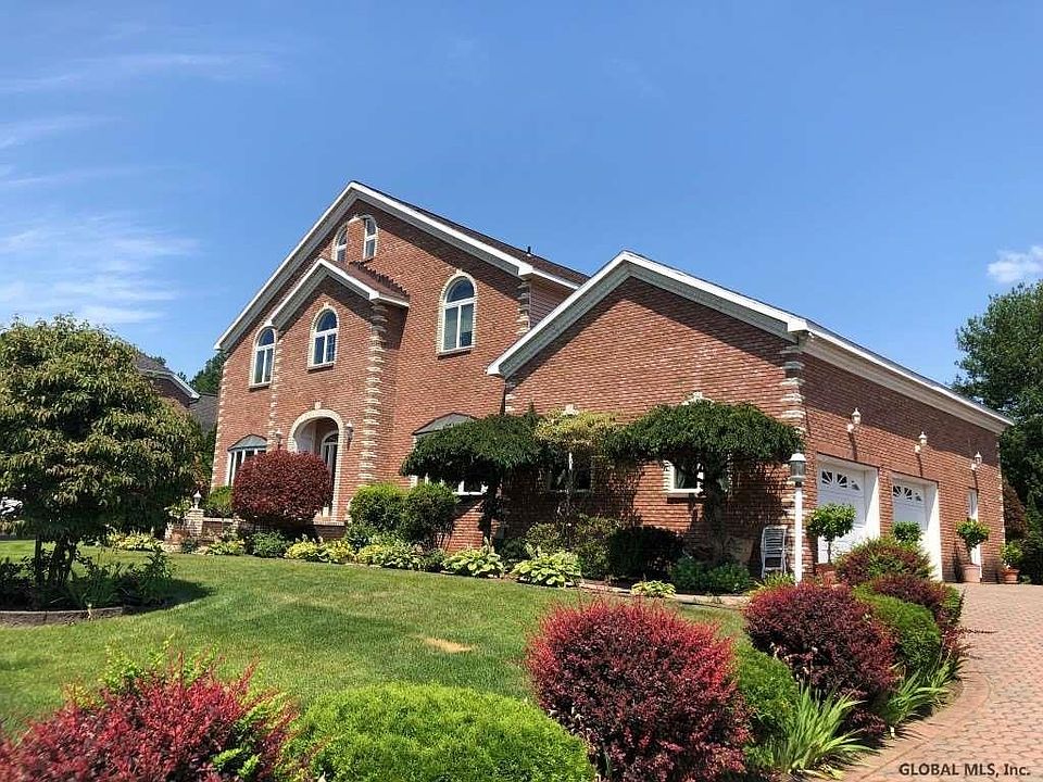 1st image of 10 Burton Ln