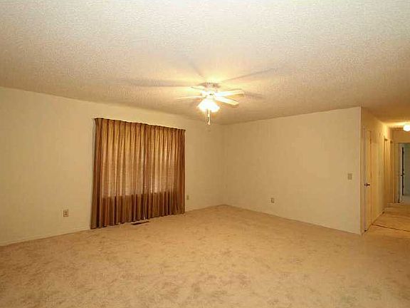 3rd image of 1411 E University Ave