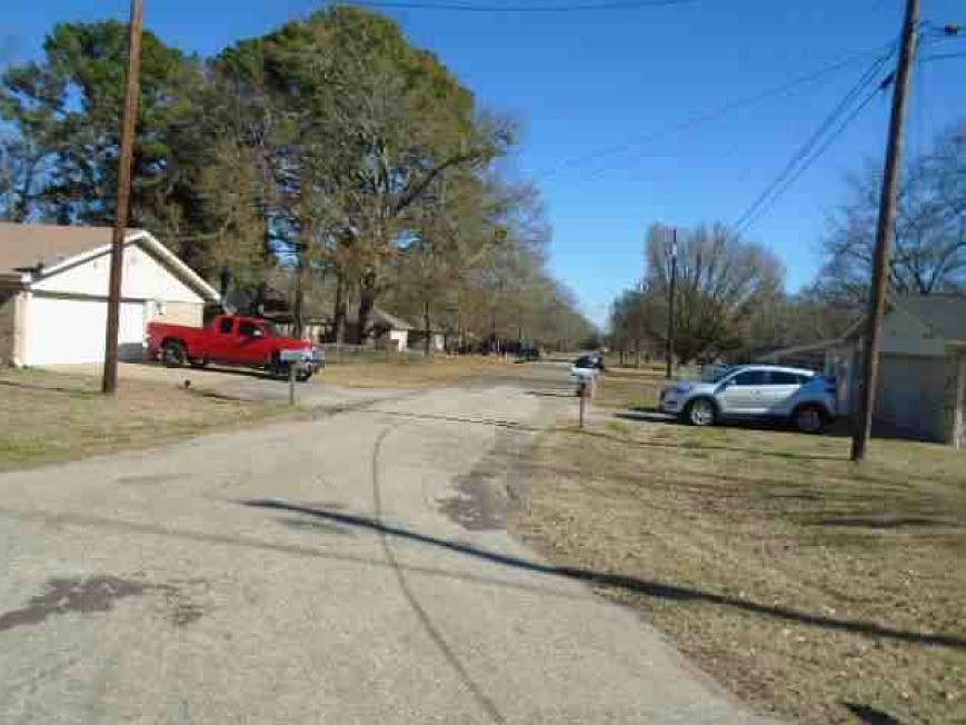 Exterior Neighborhood (street photo)