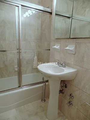 Rented by Manhattan Connection | media 21