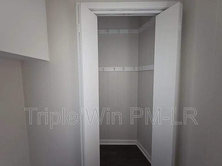 318 W Bell St — Photo 23