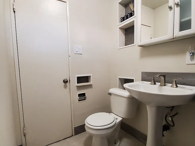 4350 Clairemont Dr — Photo 28
