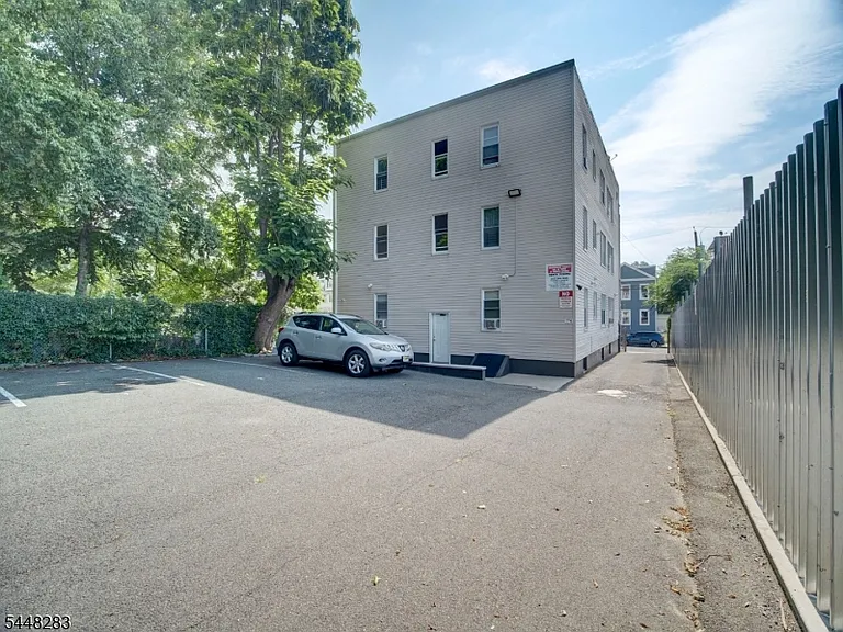 179 22nd St #4 — Photo 17