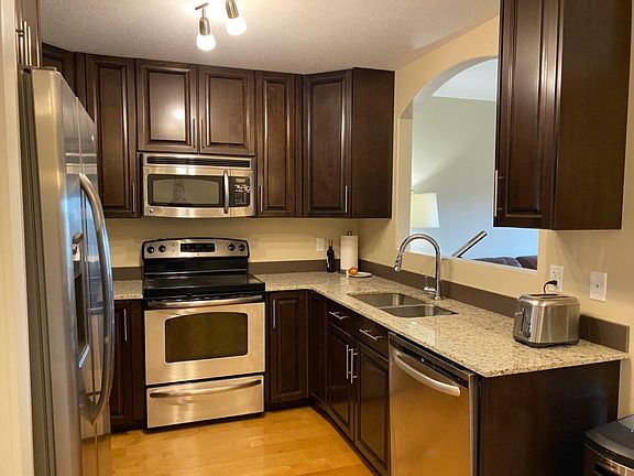 4th image of 206 71st Ave Unit 206