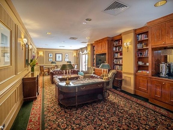 4th image of 308 E 71st St #18A