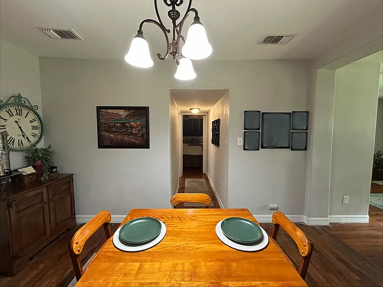 712 Hale St — Photo 5