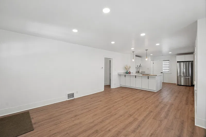 4 bed, 1.0 bath, 1750 sqft, $2,500 — Photo 3
