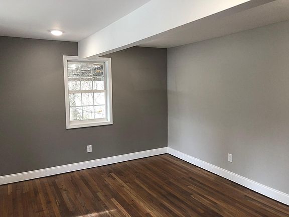 3rd image of 934 Cumberland Dr
