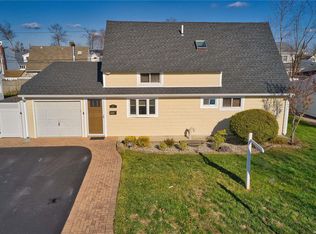 179 Springtime Ln N, Levittown, NY 11756