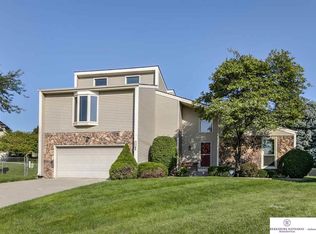 15220 Dorcas Cir, Omaha, NE 68144
