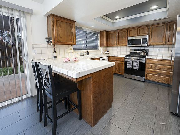 3rd image of 430 Mount Rainier Pl