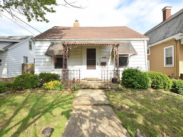 2204 N Atlantic Ave, Peoria, IL 61603