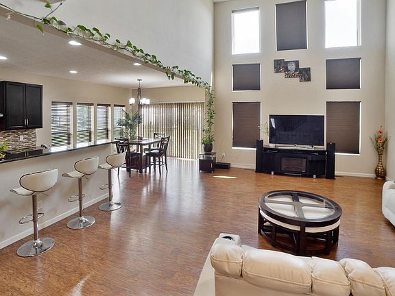 4th image of 651 Maple Vista Dr