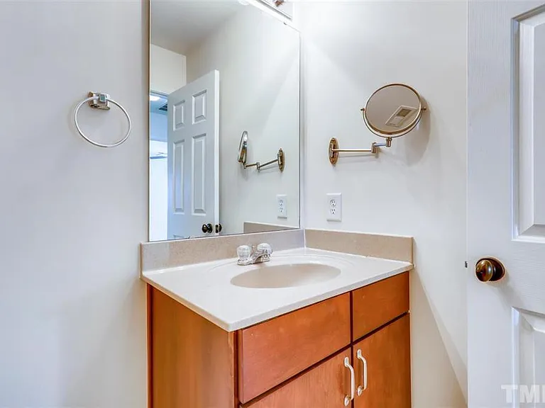 1003 Remington Oaks Cir — Photo 20