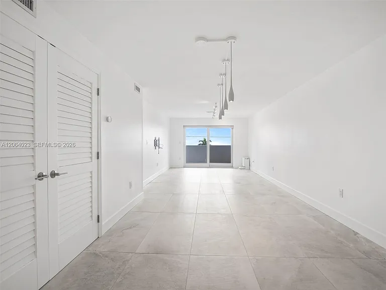 6725 Harding Ave #504 — Photo 2