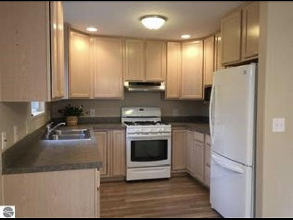 5th image of 34 Tibbets Lake Ln
