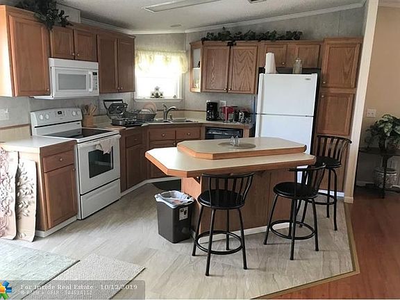 5th image of 2090 SW 85th Ave