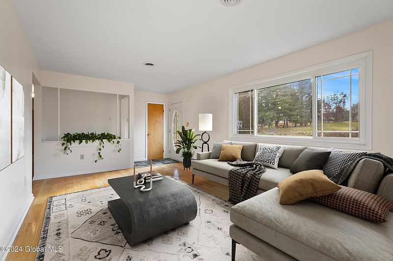 5th image of 7 Washington Drive