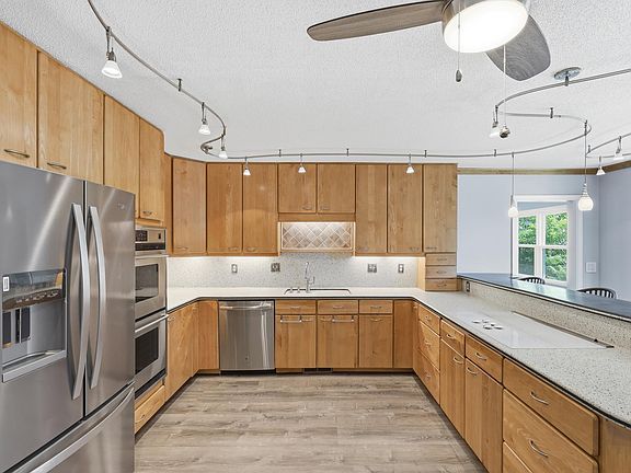 5th image of 33 Tilbury Way