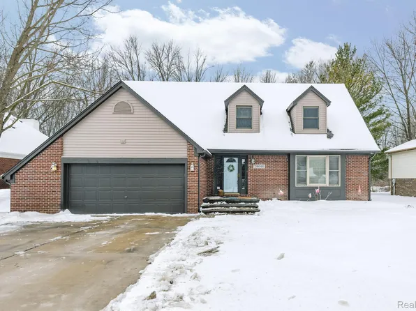 28648 Graham Dr, Chesterfield, MI 48047