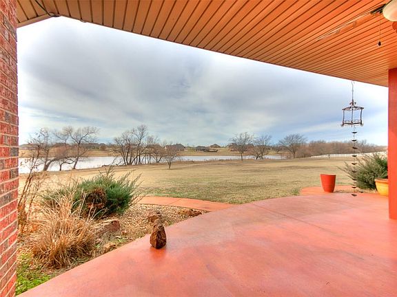 4th image of 2620 Long Lake Pl