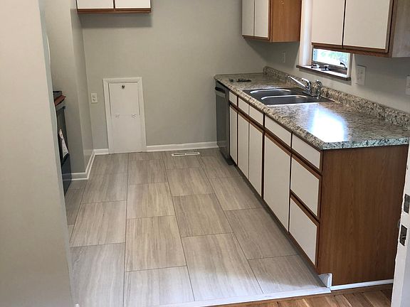 3rd image of 311 Granville St