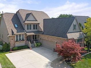 5352 Versailles Ave, Brighton, MI