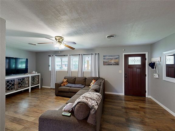 4th image of 146 Rogers Circle Dr