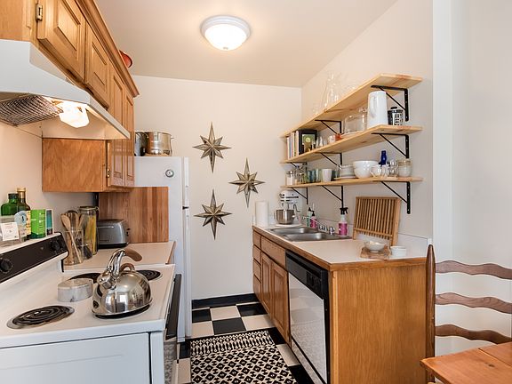 2nd image of 4202 Locust St #201