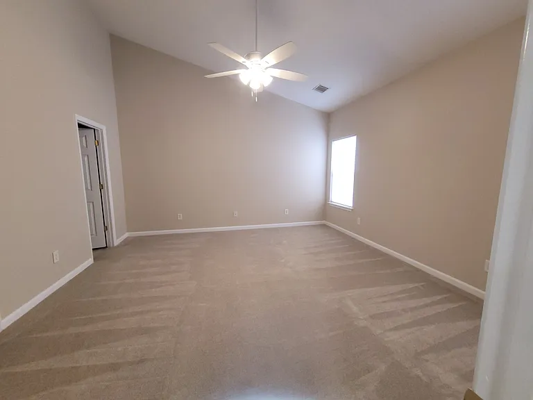 219 Wyndom Ct — Photo 4