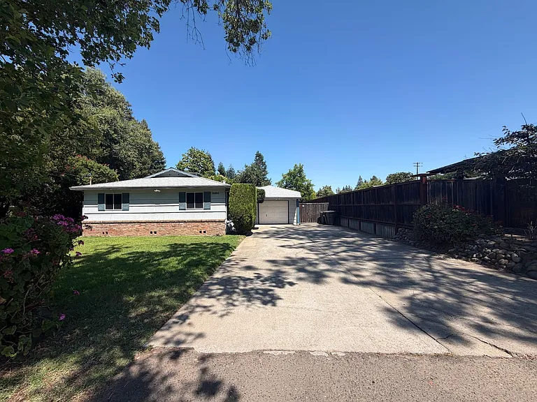3404 Marshall Ave — Photo 45
