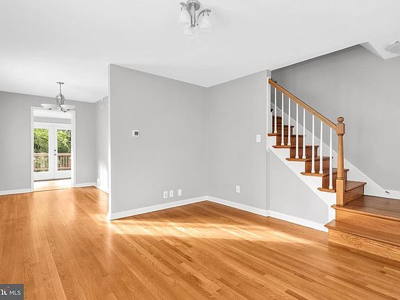 Bright, open floor plan with gorgeous hdwd floors