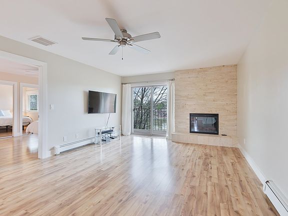 5th image of 961 Lakeside Dr APT 303