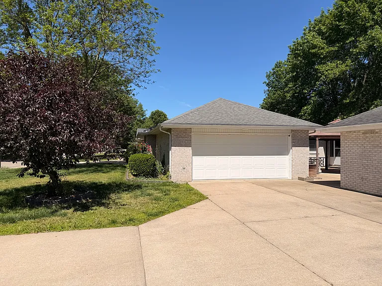 828 Grant St — Photo 18
