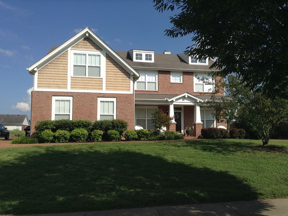 located in Saundersville Sta