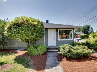 8710 SE Hawthorne Blvd, Portland, OR 97216