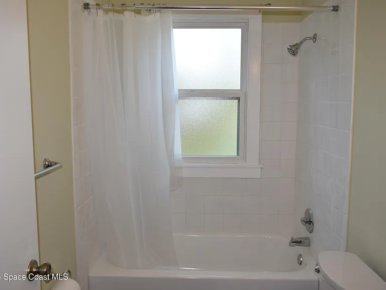 658 Young St #1 — Photo 14
