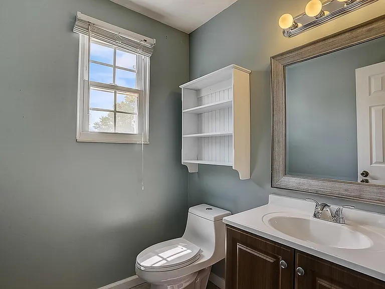 200 Retreat Ct W — Photo 8