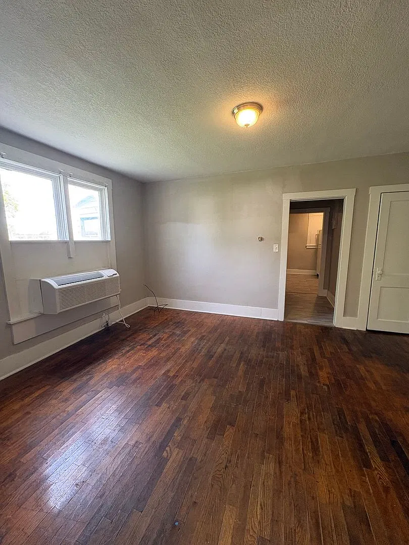 Studio Apartment For Rent in Newton! — Photo 4