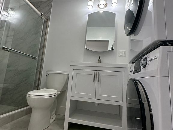 4th image of 42 Gove St APT 3