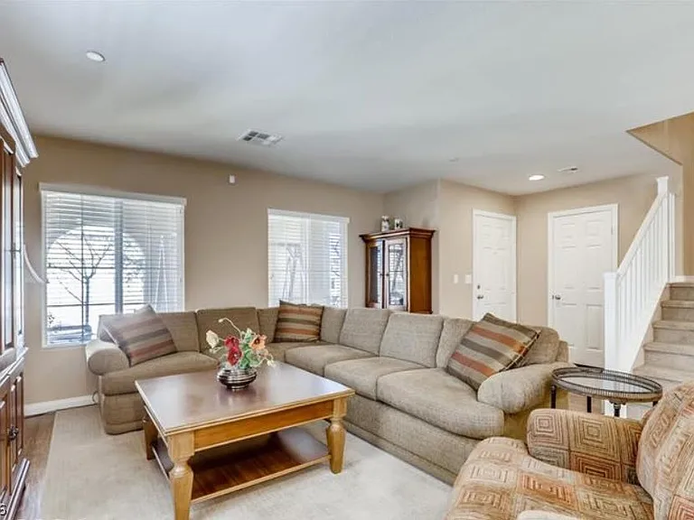 3077 Camino Sereno Ave — Photo 5