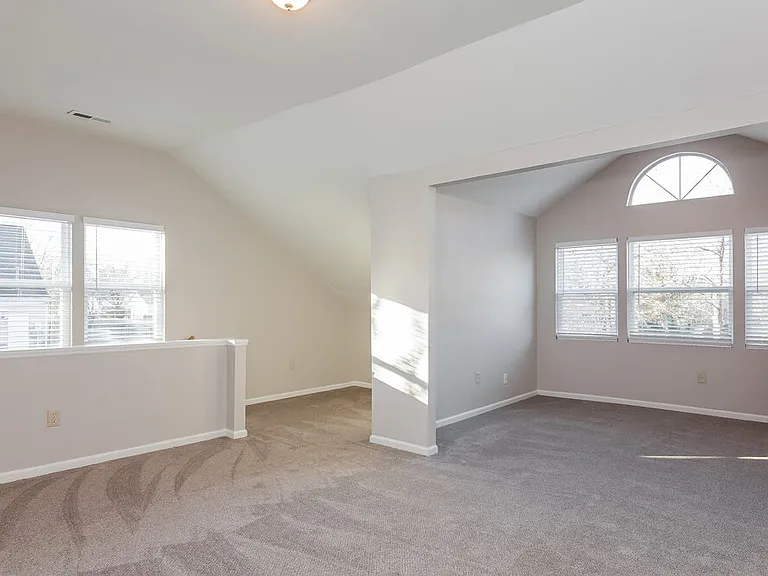 2341 Castlecomer Dr — Photo 9
