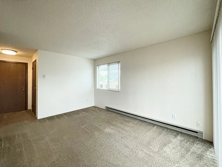 Imperial Crown Manor — Photo 19