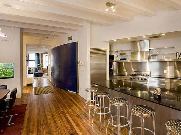 3rd image of 40 W 13th St APT 5