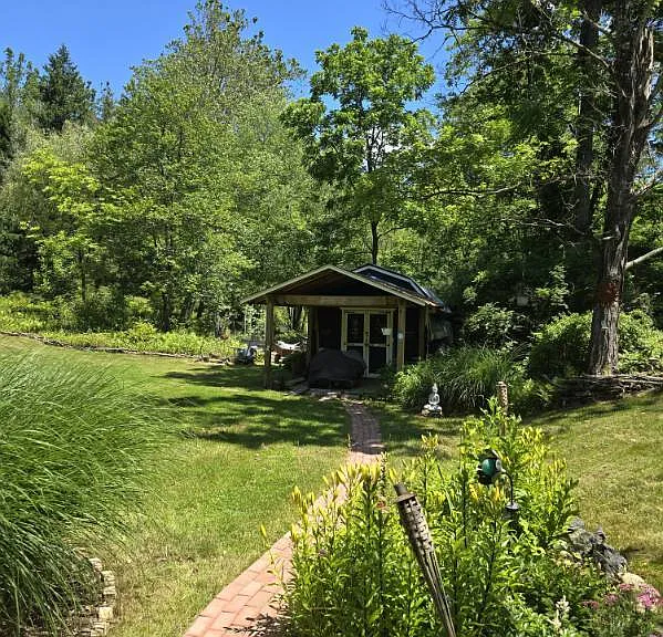 16 Middle Valley Rd — Photo 3
