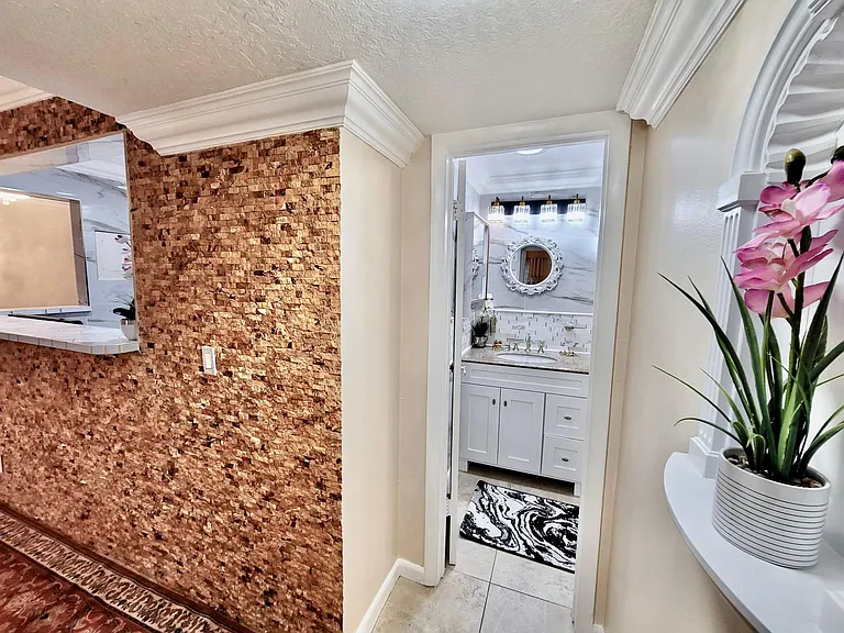 616 NW 13th St #24 — Photo 8