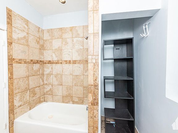 3rd image of 1635 N Ashland Ave APT 2
