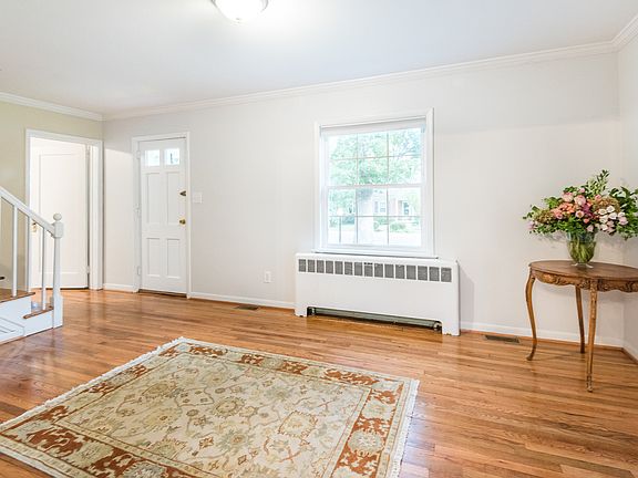 4th image of 6121 Hampstead Ave